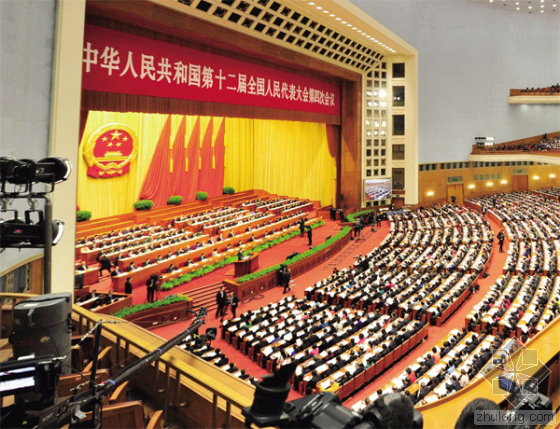 當(dāng)日上午，國(guó)務(wù)院總理李克強(qiáng)在會(huì)上做了2016年政府工作報(bào)告。